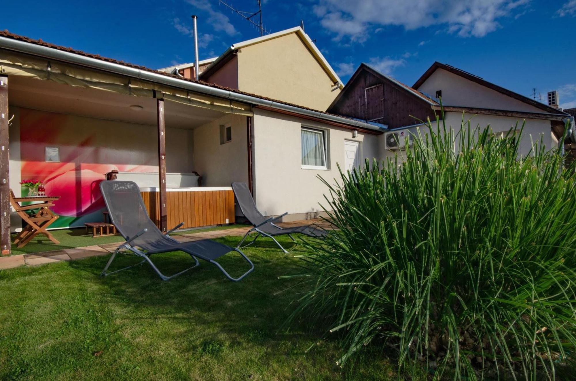 Lilien Deluxe Apartment Gyula Exterior photo